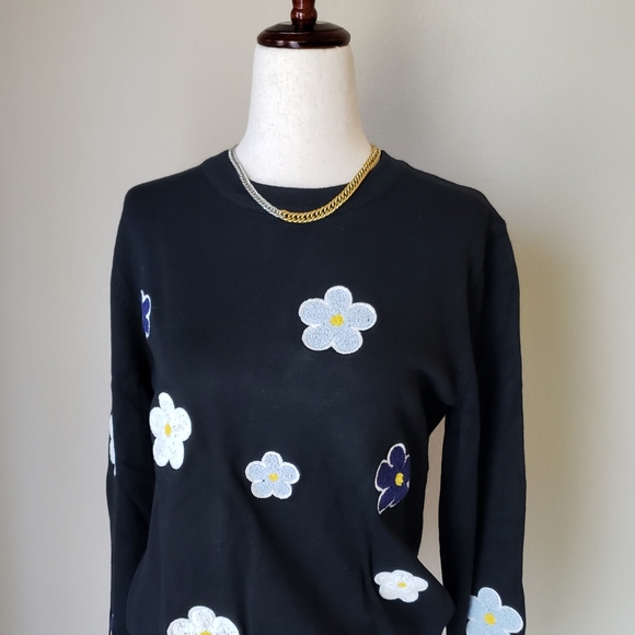 Crewneck Pullover Sweater with Colorful Embroidered Daisy Flowers - Picture 5 of 13